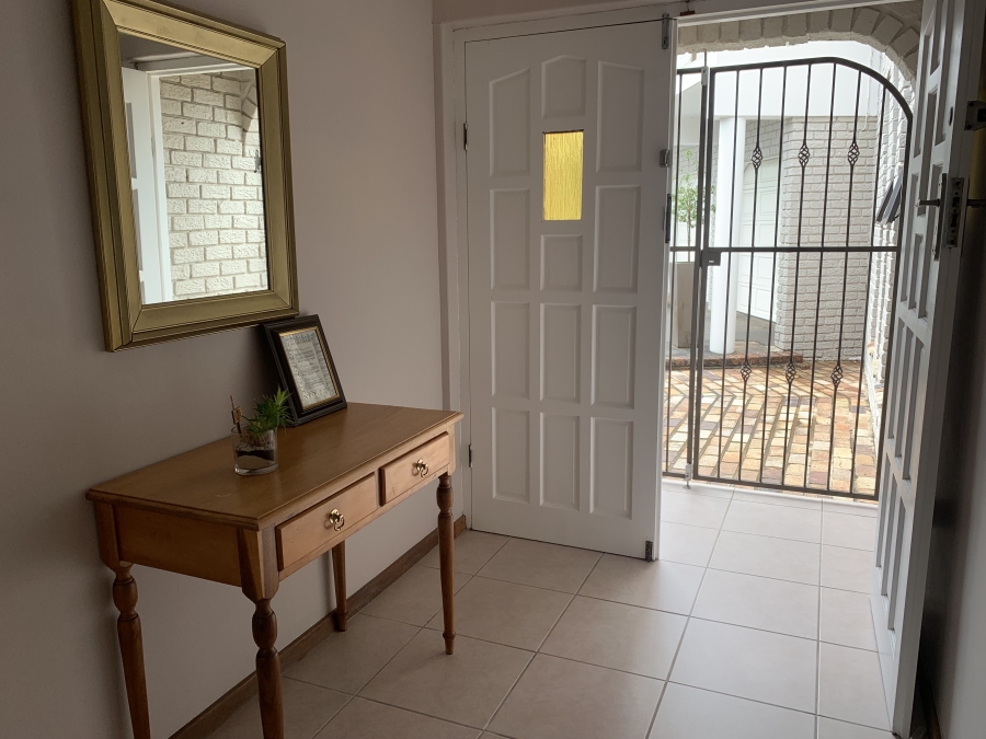 5 Bedroom Property for Sale in Vincent Heights Eastern Cape
